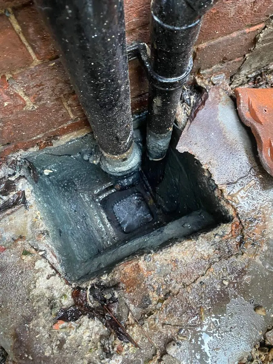 Overflowing sink gully